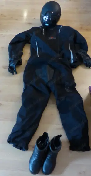 Motorradkleidung Jacke, Hose und Stiefel 