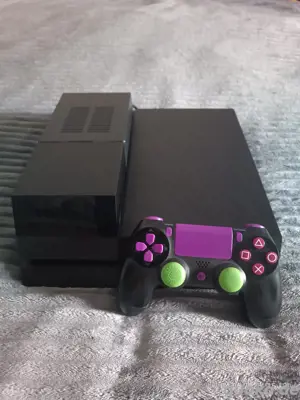 Playstation 4 mit Controller, 2TB Festplatte + 18 Spiele