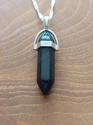 Halskette, Silberkette spiralförmig gedreht mit Obsidian Anhänger
