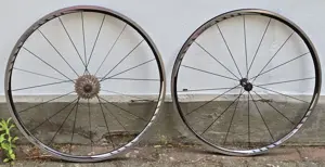Rennrad Laufradsatz - Shimano WH-R550 - inkl. 9fach Kassette - frisch zentriert und gespannt