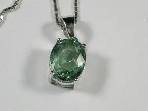 HANDARBEIT: Anhänger 750 Weiß-Gold mit Hiddenit (auch mit Kette) Bild 9