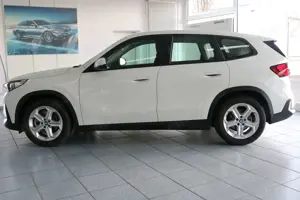 BMW iX1 xDrive30   Head-Up DAB LED RFK Komfortzg. Bild 2