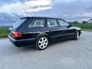 Audi 100 Avant 2.3 E Bild 2