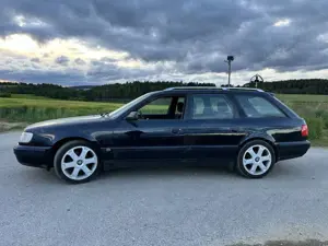 Audi 100 Avant 2.3 E Bild 4