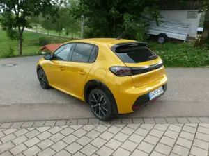 Peugeot 208 208 PureTech 100 GT Bild 3