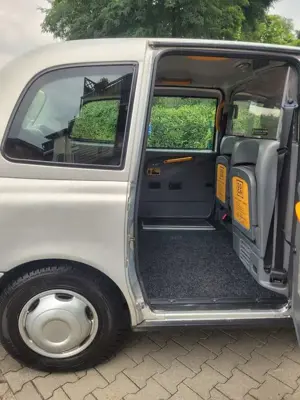 LEVC TX London Taxi Int. TXII Silver Auto Bild 4
