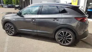 Opel Grandland X 1.6Turbo Ultimate Plug-in-Hybrid 4x4 Bild 3