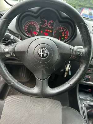 Alfa Romeo 147 1.6 Twin Spark Distinctive Bild 3