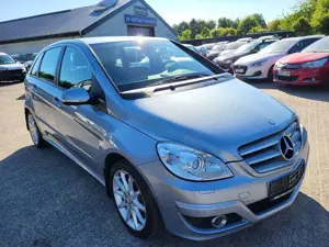 Mercedes-Benz B 180 NGT BlueEFFICIENCY Bild 4