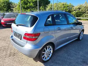Mercedes-Benz B 180 NGT BlueEFFICIENCY Bild 2