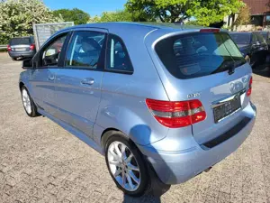 Mercedes-Benz B 180 NGT BlueEFFICIENCY Bild 3