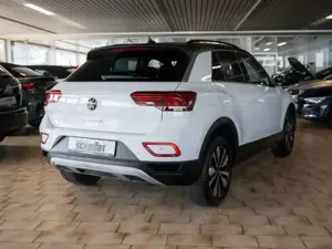 Volkswagen T-Roc 1,5 TSI DSG Move LED AHK App-Connect 17" Bild 2
