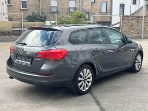 Opel Astra Sports Tourer 1.4 T 150 Jahre Opel Bild 4