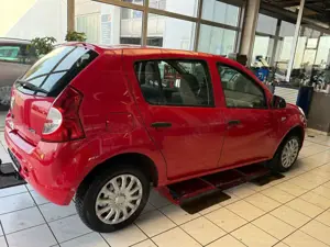 Dacia Sandero Basis + AHK-Anhängerkupplung Bild 5