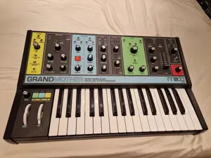 Moog Grandmother Semi-Modular Analog Synthesizer with Keyboard