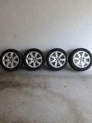 4 Audi Alufelgen mit Pirelli Sommerreifen 17 Zoll 225 50 R 17 98 Y