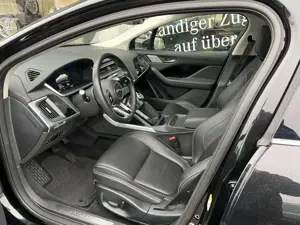 Jaguar I-Pace EV 400 S - Panorama Bild 1