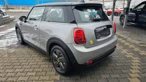 MINI Cooper SE Navi LED Sitzheizung PDC Bild 5