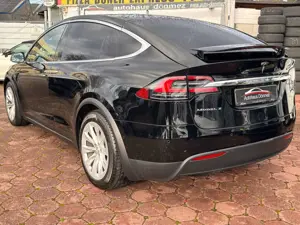 Tesla Model X 75D AUTONOM AHK 7-Sitzer Bild 4