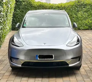 Tesla Model Y RWD SR BYD