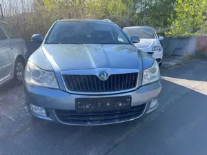 Skoda Octavia Elegance 8-fach bereift TÜV Neu