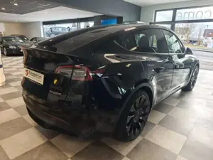 Tesla Model Y Performance Dual AWD*PANO*VOLL Bild 5