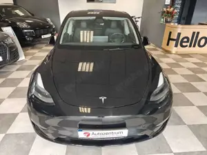 Tesla Model Y Performance Dual AWD*PANO*VOLL Bild 2