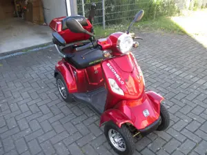 E-Vierradroller 25 km h, Farbe rot wie neu...