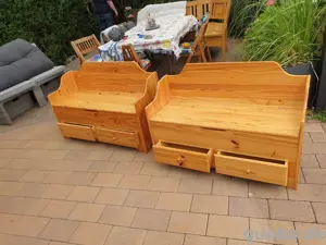 Holzbänke 