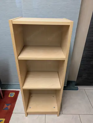 Bücherregal aus Holz Bild 2