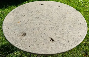 Runder Gartentisch mit Marmorplatte auf Singer Nähmaschinengestell mit Rollen  Bild 3