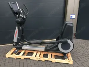 Life Fitness Crosstrainer 95X Engage mit 15 Display