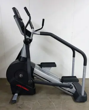 Life Fitness Integrity Summit Trainer CLSL Crosstrainer Ellipsentrainer