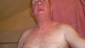 Opi sucht mollige Maus zum Caten