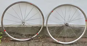 Rennrad Laufradsatz - Shimano WH-R600 Frisch zentriert und gespannt!  Sie bieten auf einen 28'' Renn