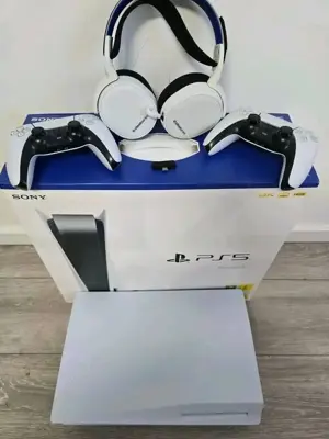 2 PlayStation 5 mit 4 Controller 