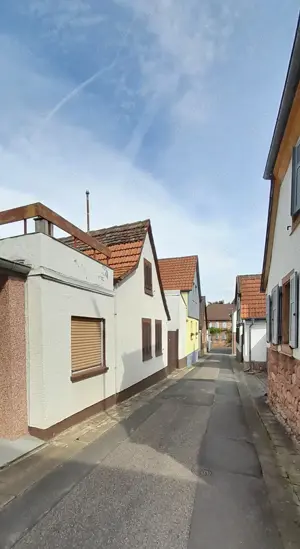 Sanierungsbedürftiges Einfamilienhaus mit vielfältigem Ausbaupotential in Edesheim zu verkaufen! 