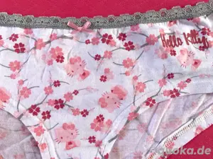 Feuchter Hello-Kitty-Slip Bild 4