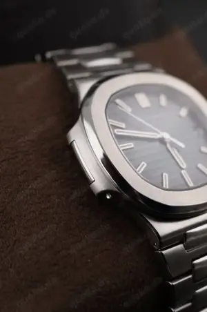Patek Philippe Nautilus 5711 1A   Edelstahl, Blaues Zifferblatt   Full Set Bild 3