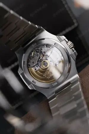 Patek Philippe Nautilus 5711 1A   Edelstahl, Blaues Zifferblatt   Full Set Bild 8