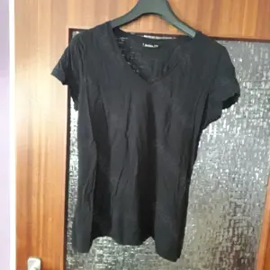 Damen-T-Shirt schwarz Gr.44 AA 52 cm  
