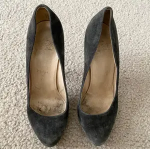 Getragene Heels,Sportsöckchen,Nylons und Birkenstock im Angebot 