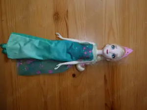 Puppe Elsa in Barbie-Größe
