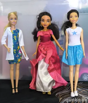 2 Barbies und Elena von Avelor 