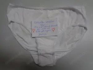 Weißer getragener Slip Höschen für die die es gerne schlicht und einfach möchten  