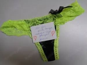 Schwarz gelber Tanga Höschen mit Spitze getragen für Dich mit viel Liebe