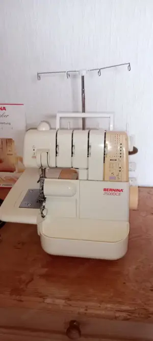 BERNINA 2500DCE, Overlook + Coverlock Top & Bottom Stich Freiarm selten