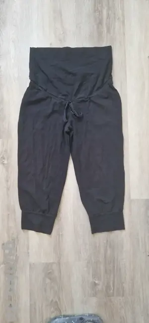 bequeme Umstandscaprihose H&M Mama Größe L