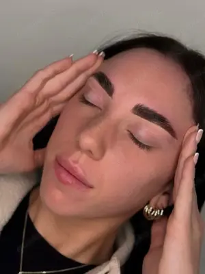 Anna Stylistin Make-up und Augenbrauen (Brows Laminierung)