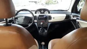 Lancia Ypsilon 1,4 L 16 Ventiler TÜV neu 02 2027